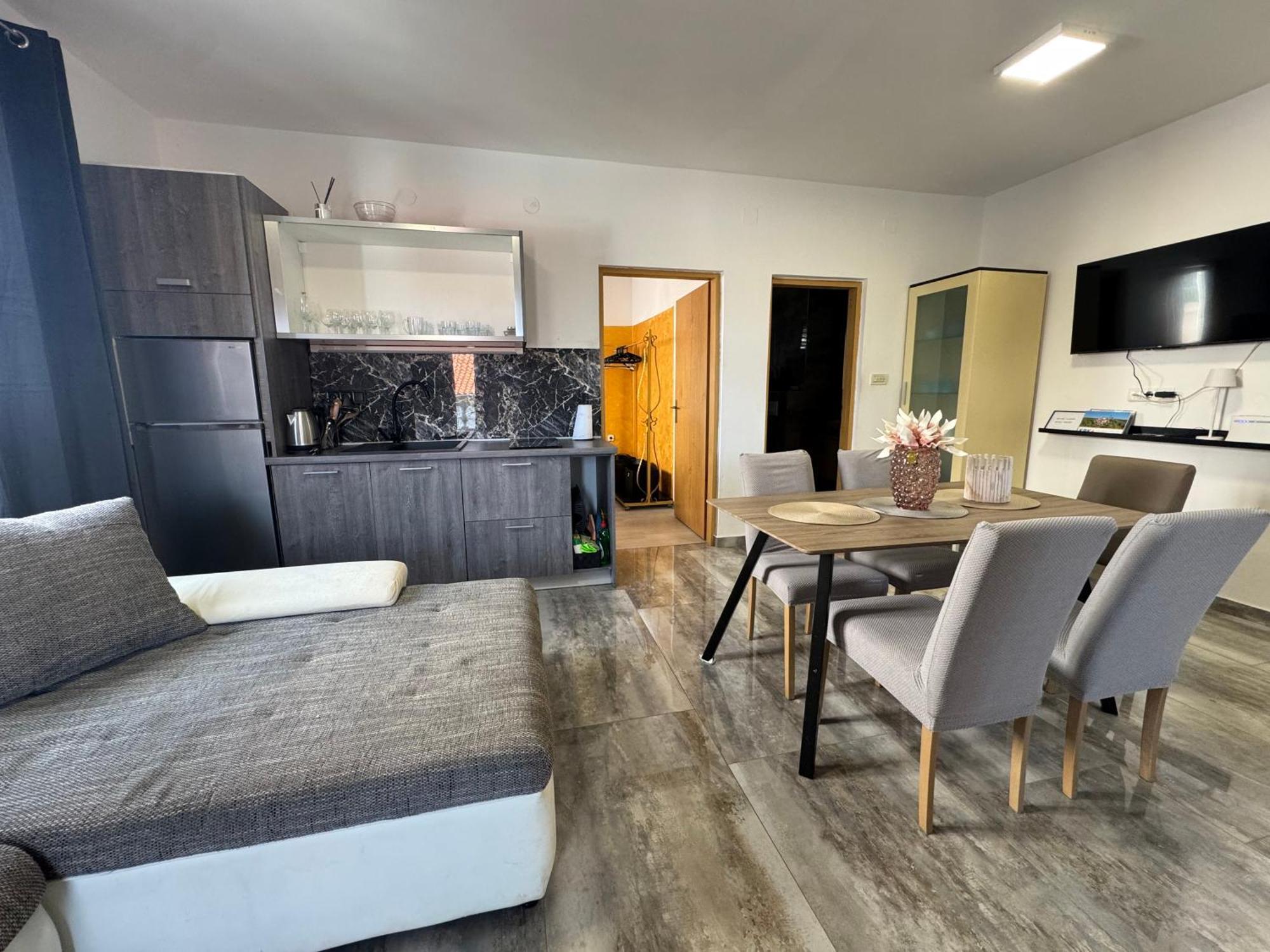 Apartments Orhidelia נייביצה מראה חיצוני תמונה
